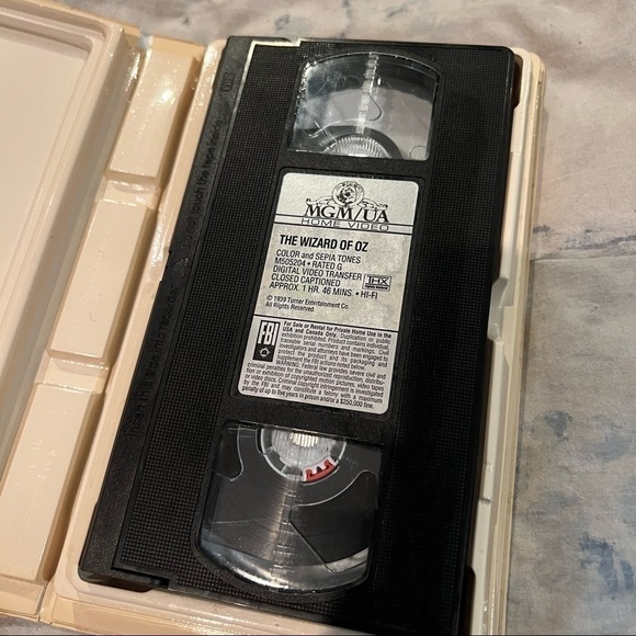 The Wizard of Oz VHS – Digitally Mastered, Clamshell Case, Classic Film - Picture 5 of 8